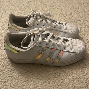 Adidas Originals Super star Women’s size 7. Good Condition!